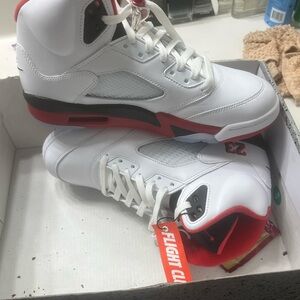 Jordan Men's White and Red High-Top Basketball Sneakers